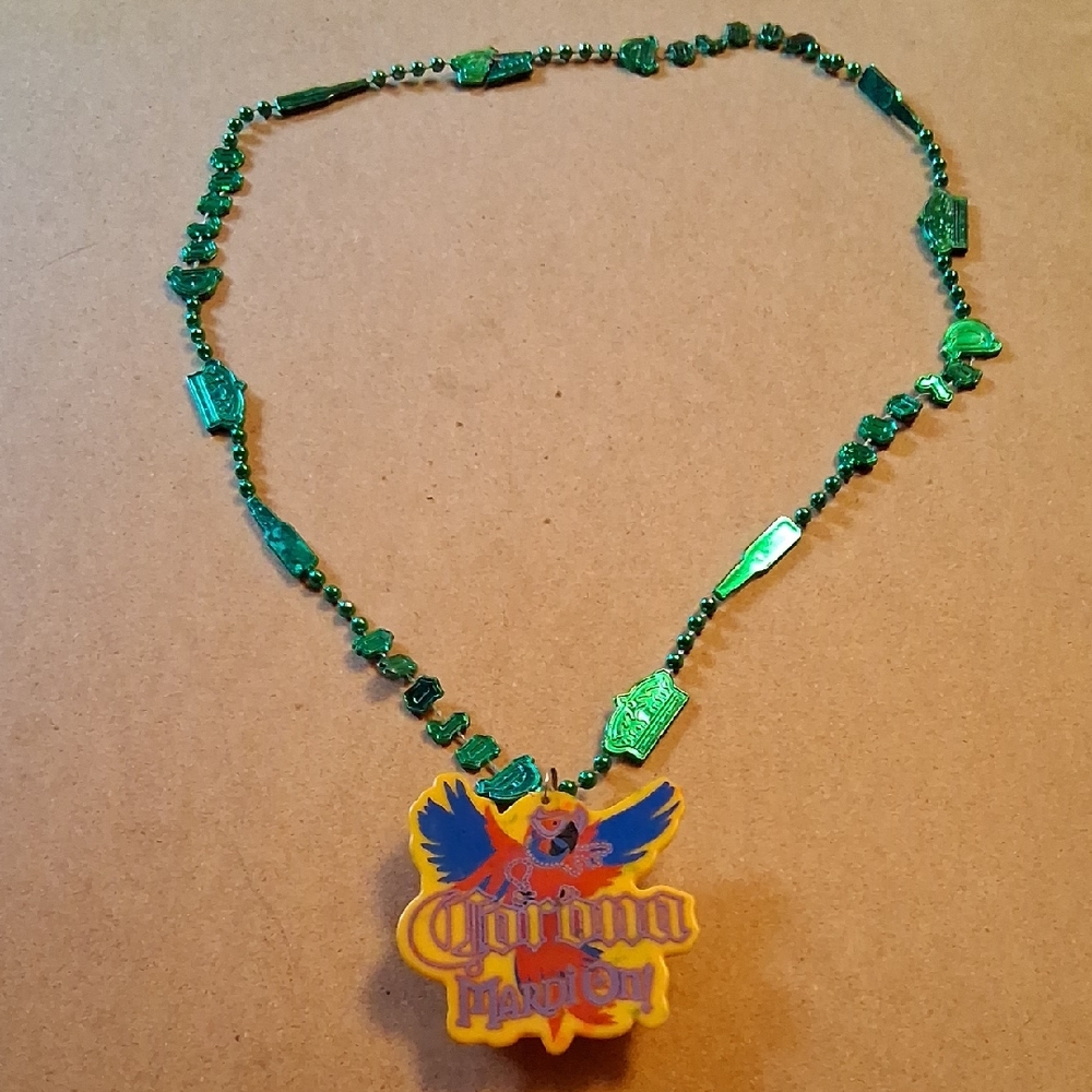 Corona Mardi On! Green Beaded Necklace with Colorful Pendant